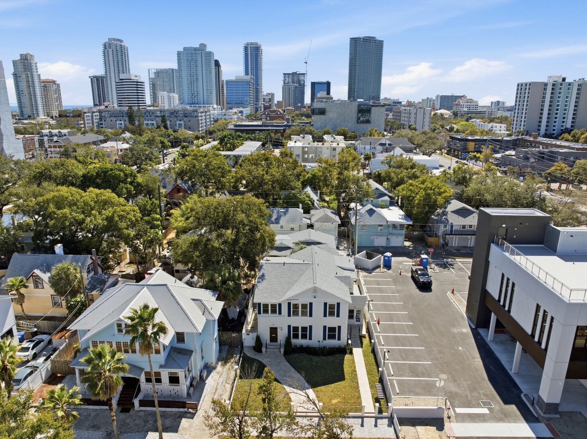 326 6th Ave N, Saint Petersburg, FL à vendre Photo principale– Image 1 sur 30