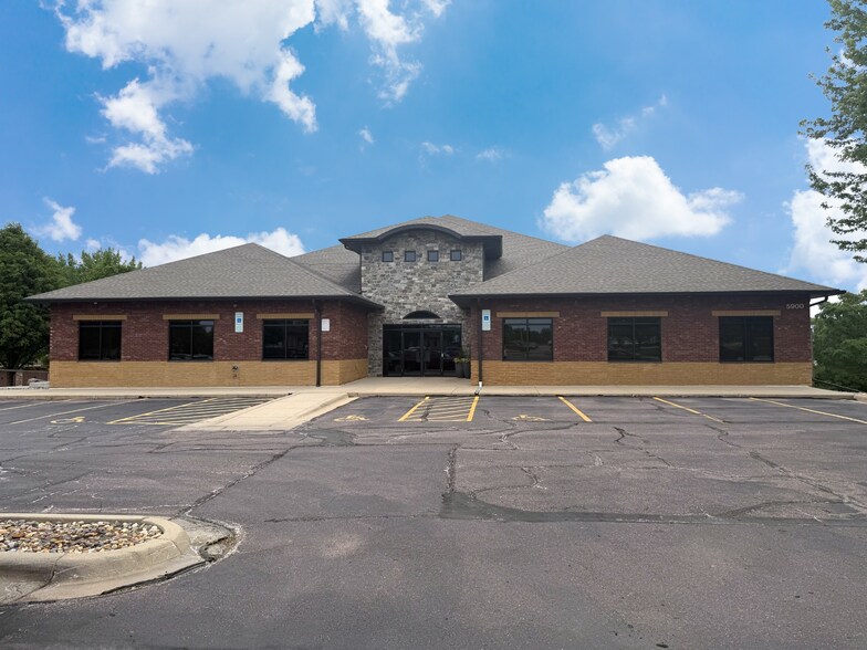 5900 S Western Ave, Sioux Falls, SD à louer - Photo de l’immeuble – Image 1 sur 2
