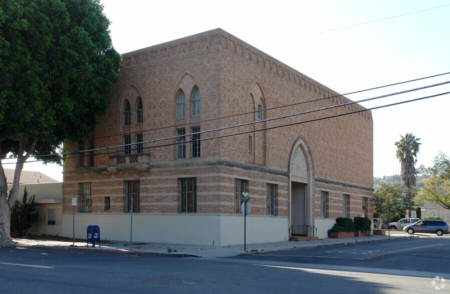 102 N 7th St, Santa Paula, CA à vendre - Photo principale – Image 1 sur 23