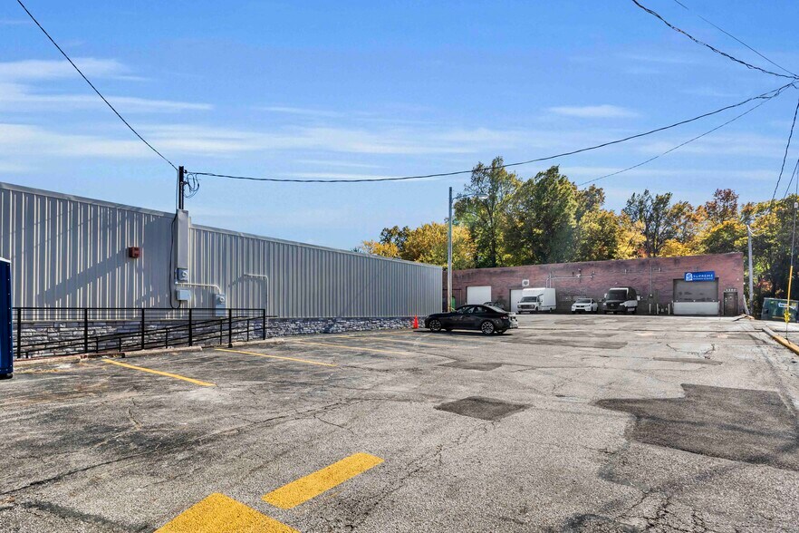 4298 Mayfield Rd, South Euclid, OH à louer - Photo de l’immeuble – Image 3 sur 12