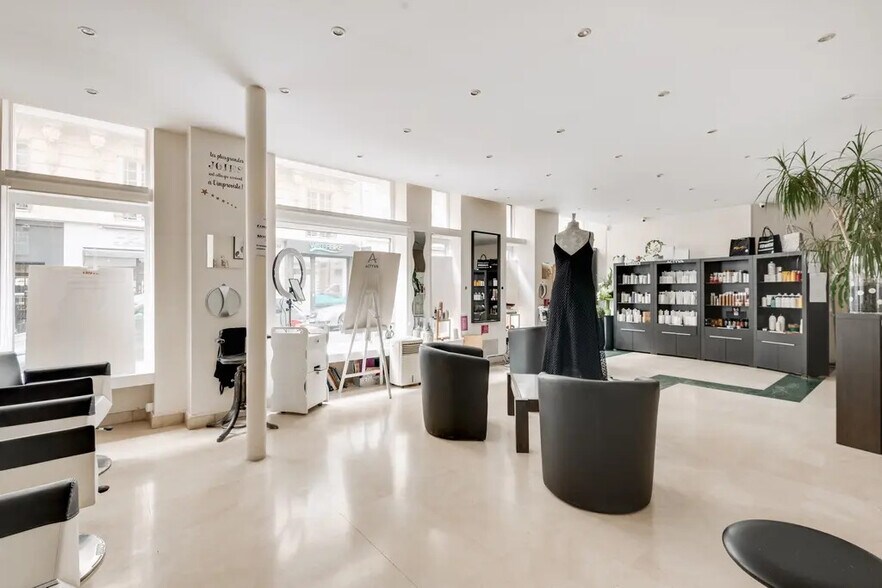 Local commercial dans Paris à louer - Photo de l’immeuble – Image 3 sur 8