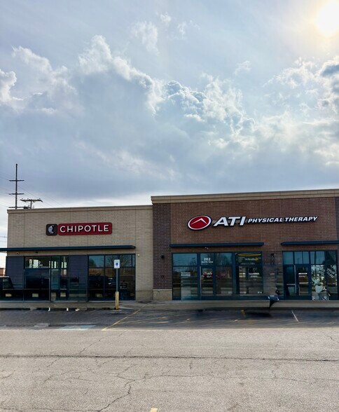 202 W Ireland Rd, South Bend, IN à louer - Photo de l’immeuble – Image 2 sur 12