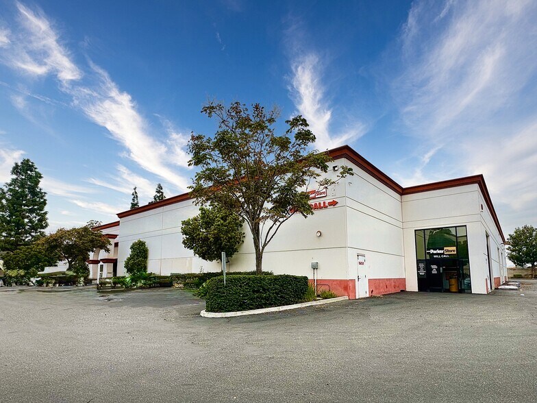 911 Poinsettia St, Santa Ana, CA à vendre - Photo de l’immeuble – Image 3 sur 7