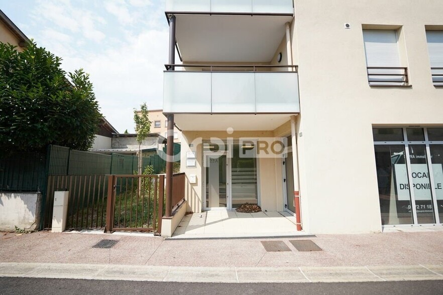 Local commercial dans Chaponnay à vendre - Photo de l’immeuble – Image 1 sur 5