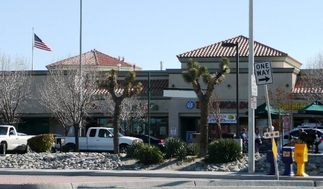 2044 W Avenue K, Lancaster, CA à louer - Photo de l’immeuble – Image 2 sur 4