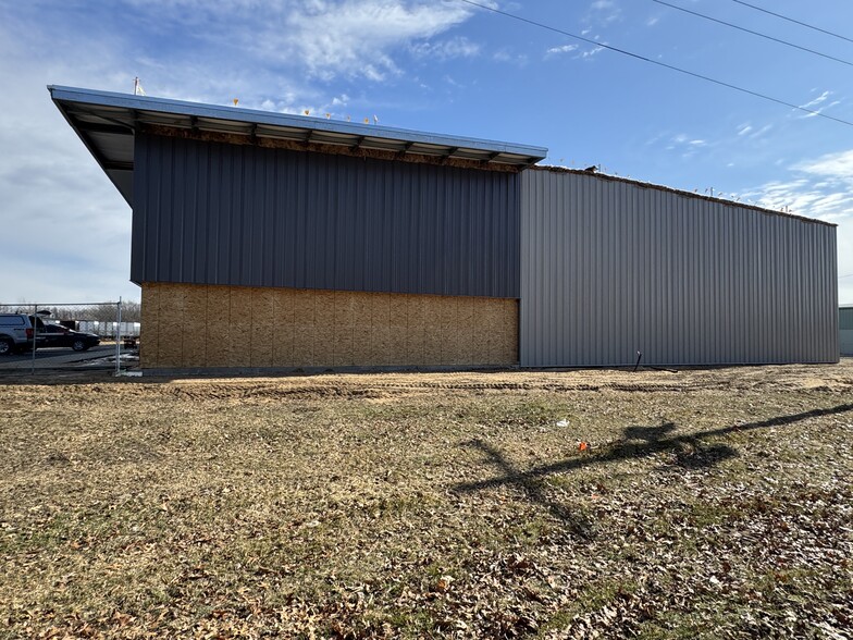 2604 Jeanwood Drive, Elkhart, IN à louer - Photo de l’immeuble – Image 2 sur 5