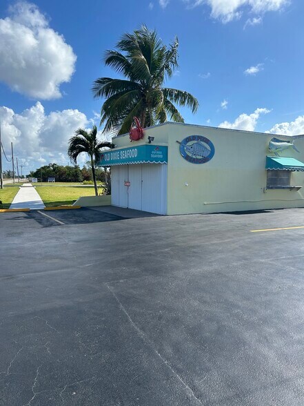 7000 N Dixie Hwy, Boca Raton, FL à louer - Photo de l’immeuble – Image 2 sur 5