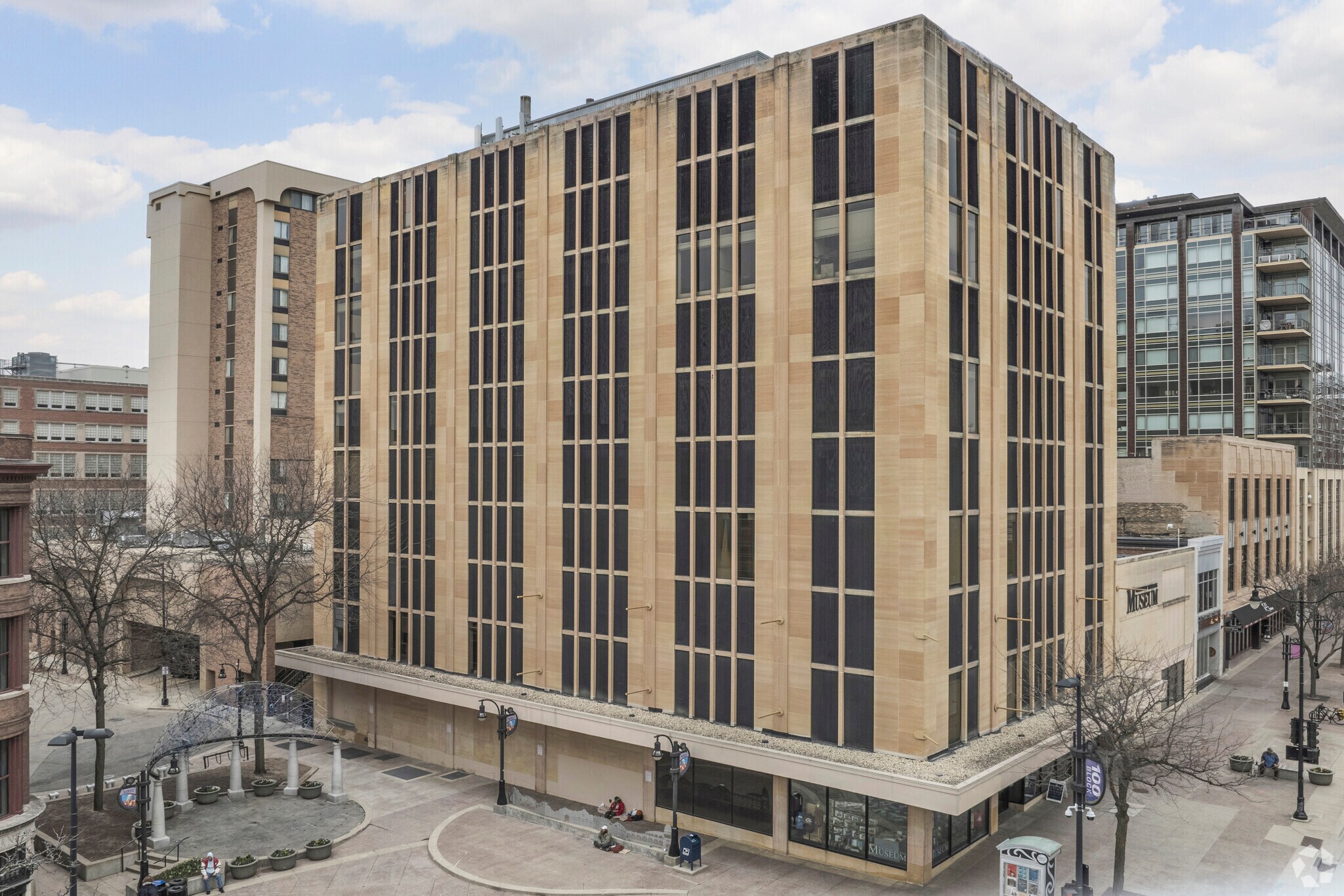 30 W Mifflin St, Madison, WI à louer Photo de l’immeuble– Image 1 sur 6