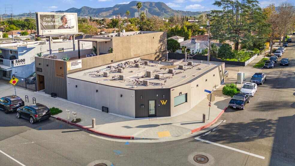 10442 Burbank Blvd, North Hollywood, CA à vendre - Photo principale – Image 1 sur 19
