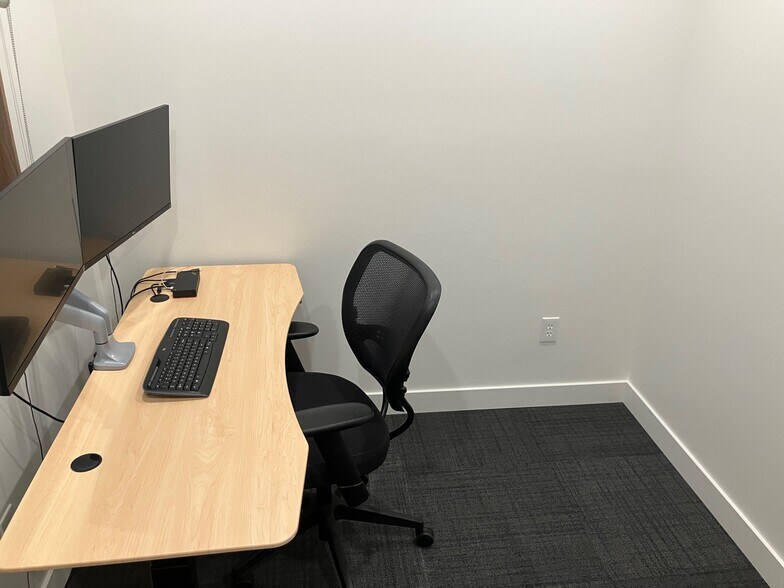 3833 E Indian School Rd, Phoenix, AZ à louer - Photo de l’immeuble – Image 2 sur 8