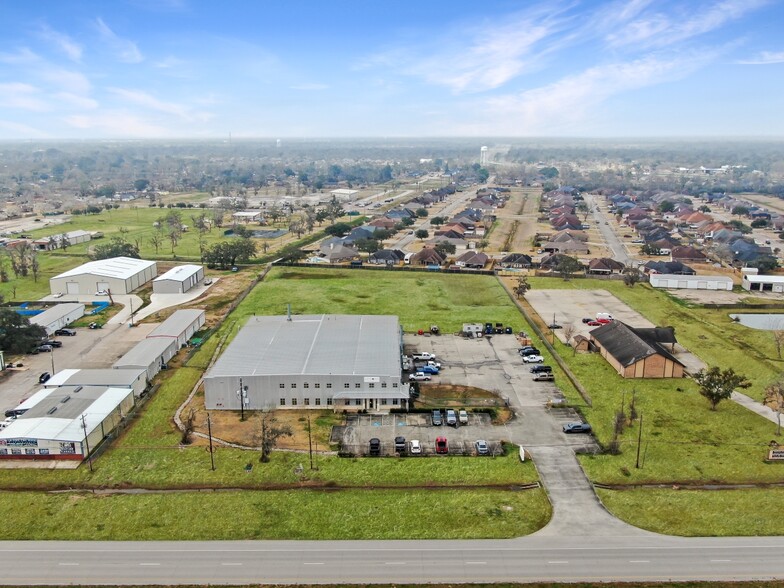 2024 Brazosport Blvd N, Richwood, TX à vendre - Photo de l’immeuble – Image 2 sur 10