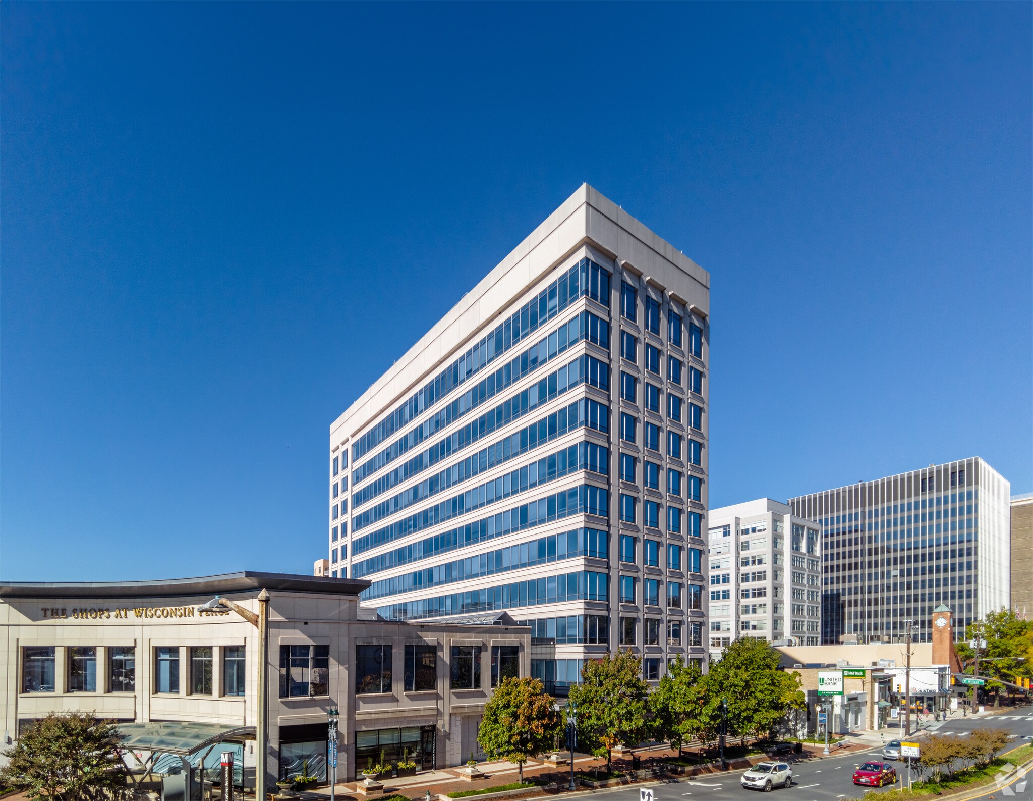5404 Wisconsin Ave, Chevy Chase, MD à louer Photo de l’immeuble– Image 1 sur 46
