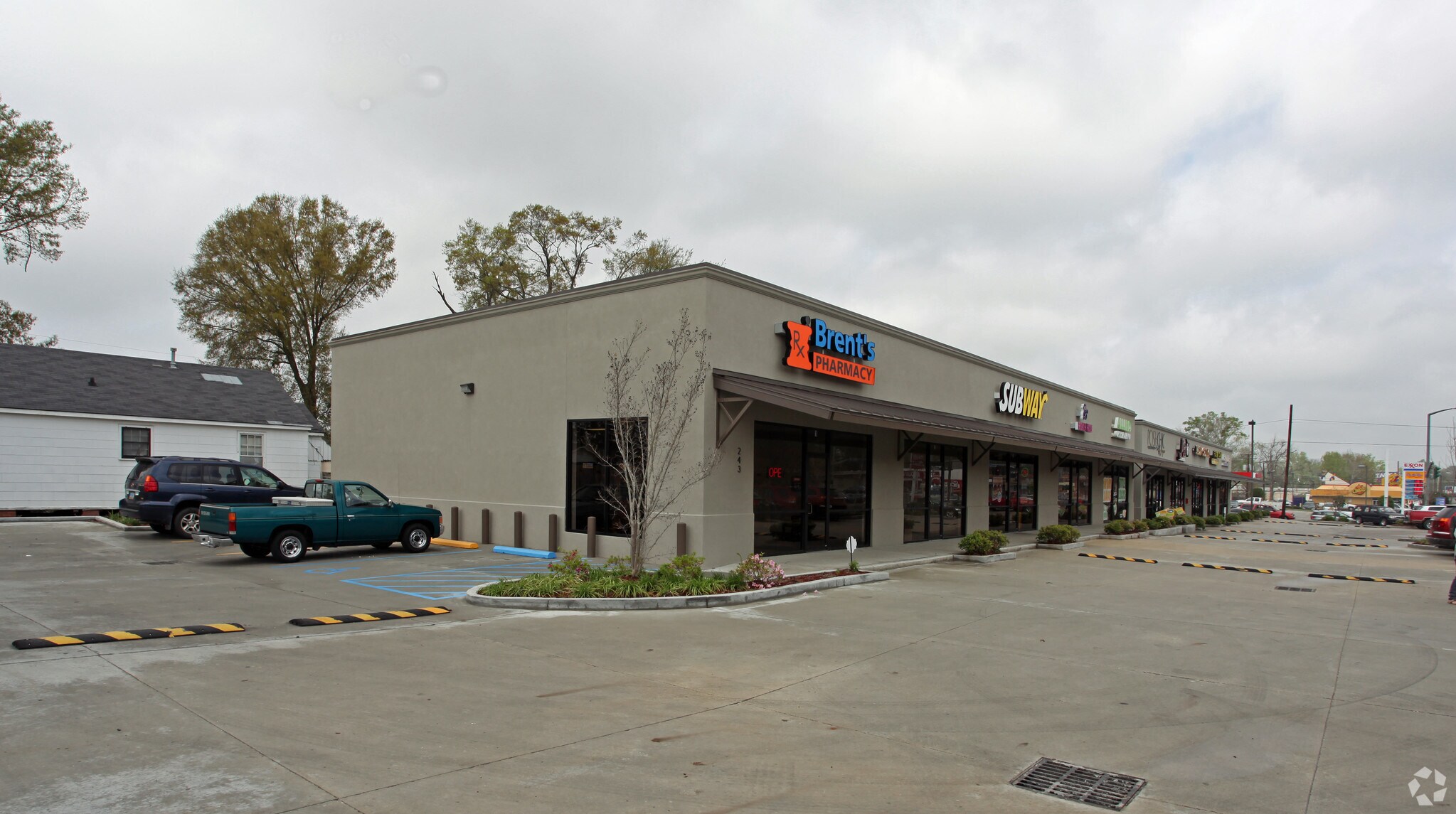 243 N Acadian Trwy, Baton Rouge, LA à louer Photo principale– Image 1 sur 4