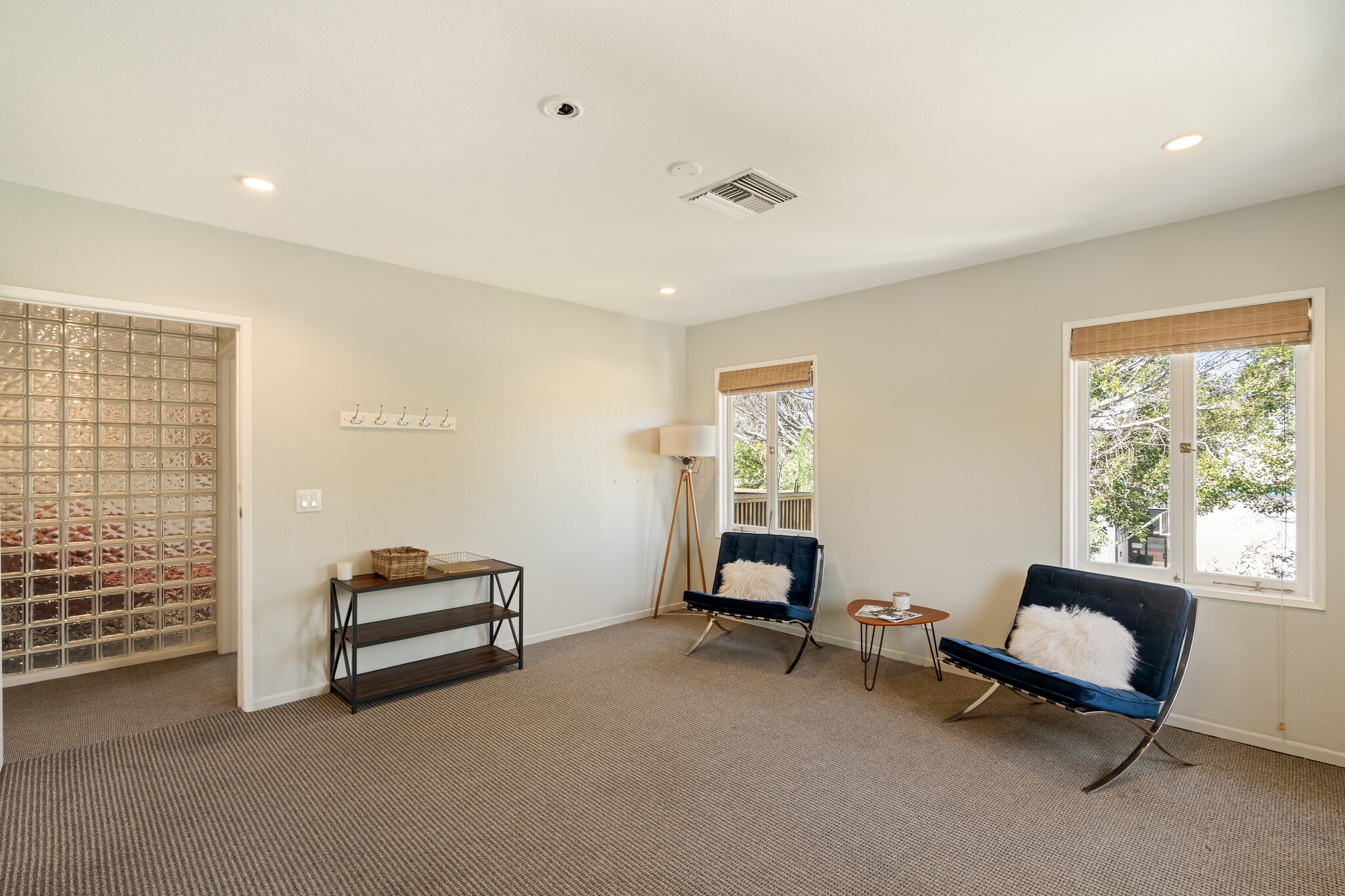 588 N Larchmont Blvd, Los Angeles, CA à louer Photo intérieure– Image 1 sur 6