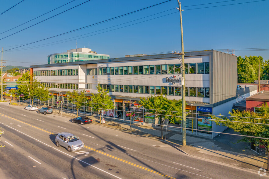 22420 Dewdney Trunk Rd, Maple Ridge, BC à louer - Photo de l’immeuble – Image 1 sur 6