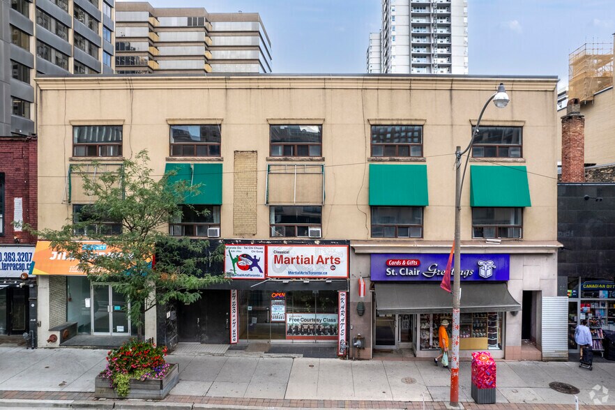 1421-1425 Yonge St, Toronto, ON à louer - Photo de l’immeuble – Image 2 sur 4