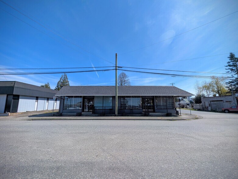 5814 Riverside St, Abbotsford, BC à louer - Photo de l’immeuble – Image 1 sur 7
