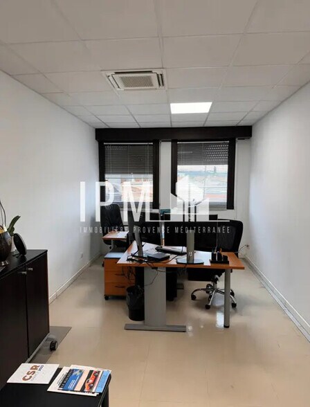Bureau dans Marseille à vendre - Photo de l’immeuble – Image 2 sur 8
