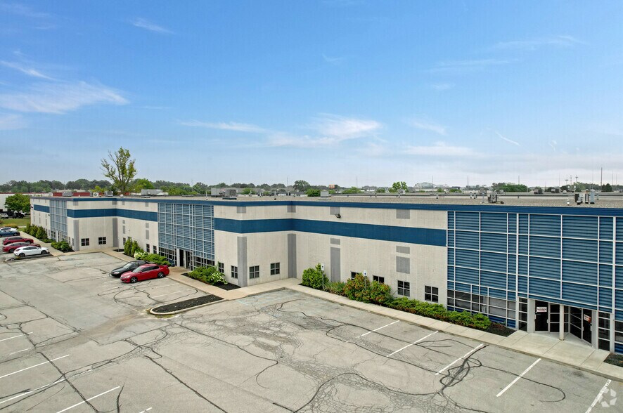 8804 Bash St, Indianapolis, IN à louer - Photo de l’immeuble – Image 3 sur 9