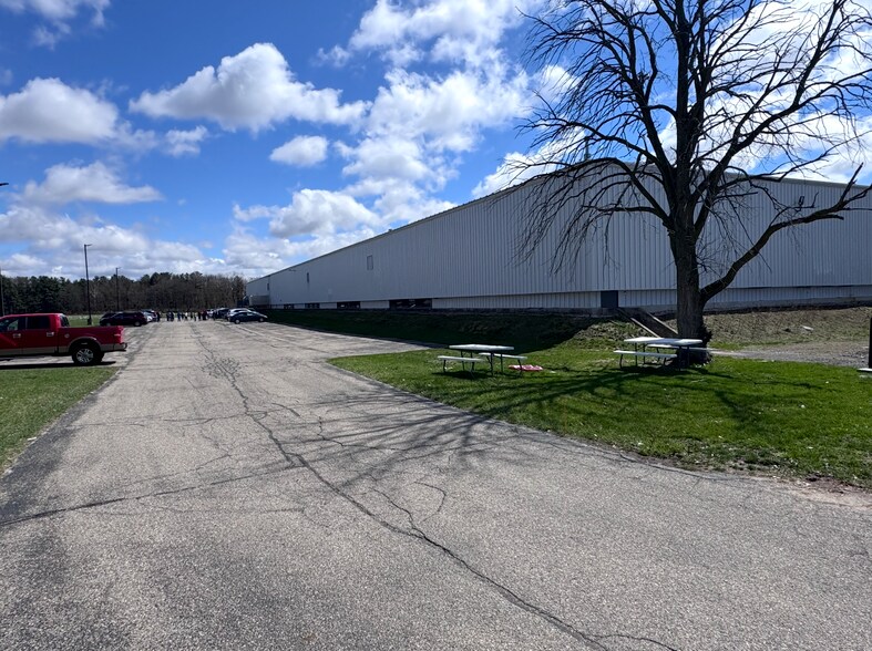 10845 Chicago Dr, Zeeland, MI à vendre - Photo de l’immeuble – Image 2 sur 10