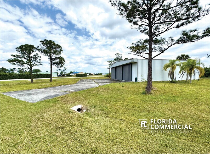 12370 Lear Pl, Saint Lucie West, FL à vendre - Photo de l’immeuble – Image 3 sur 8