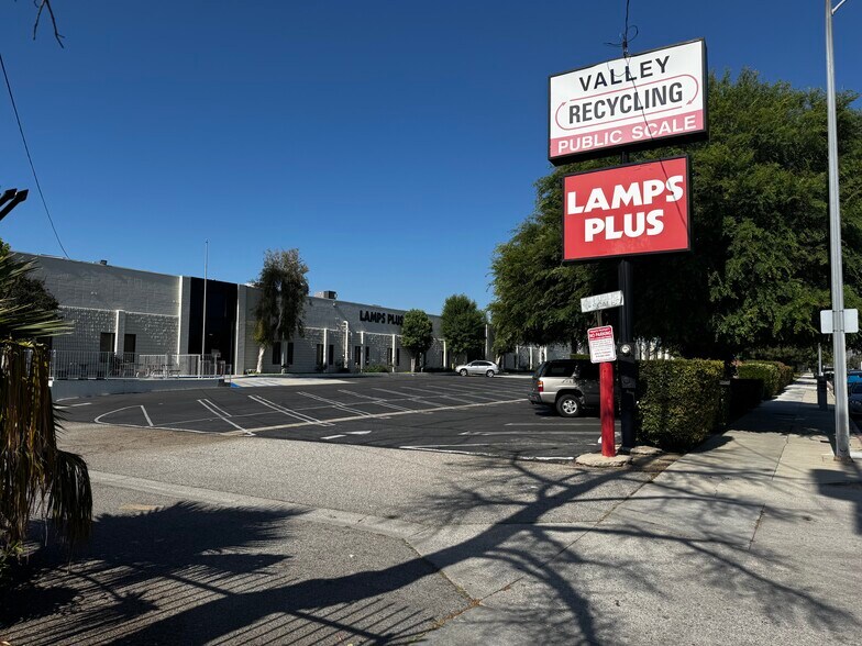 20222-20238 Plummer St, Chatsworth, CA à louer - Photo de l’immeuble – Image 1 sur 4