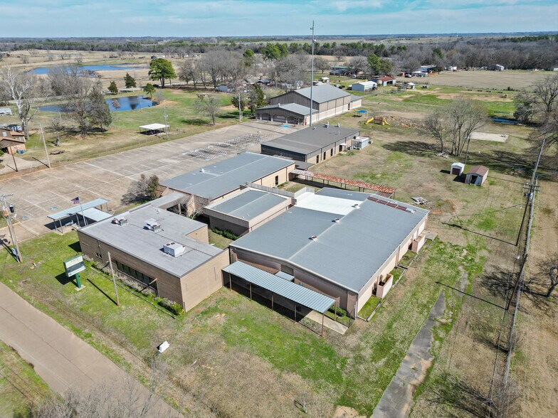 214 N School St, Winfield, TX à vendre - Photo de l’immeuble – Image 3 sur 112