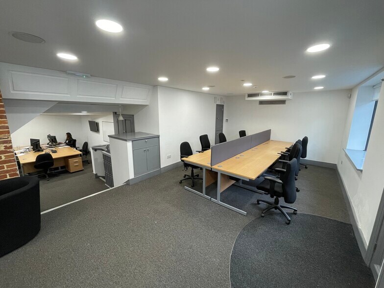 40 High St, West Malling à louer - Photo de l’immeuble – Image 3 sur 7