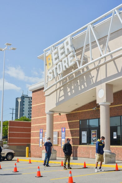 3495 Lawrence Ave E, Toronto, ON à louer - Photo de l’immeuble – Image 3 sur 23