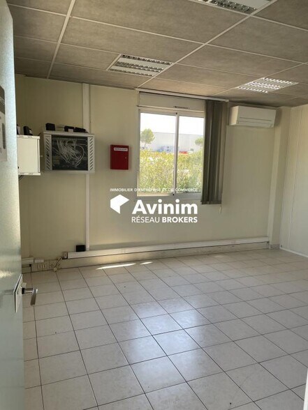 Industriel/Logistique dans Martigues à louer - Photo de l’immeuble – Image 3 sur 8