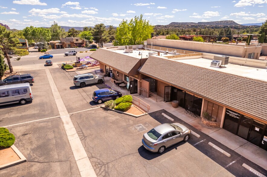 2710 W Az-89-alt, Sedona, AZ à louer - Photo de l’immeuble – Image 2 sur 3