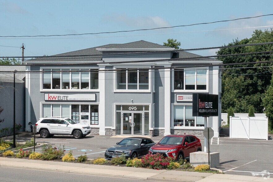 695 Broadway, Massapequa, NY à louer - Photo de l’immeuble – Image 2 sur 6