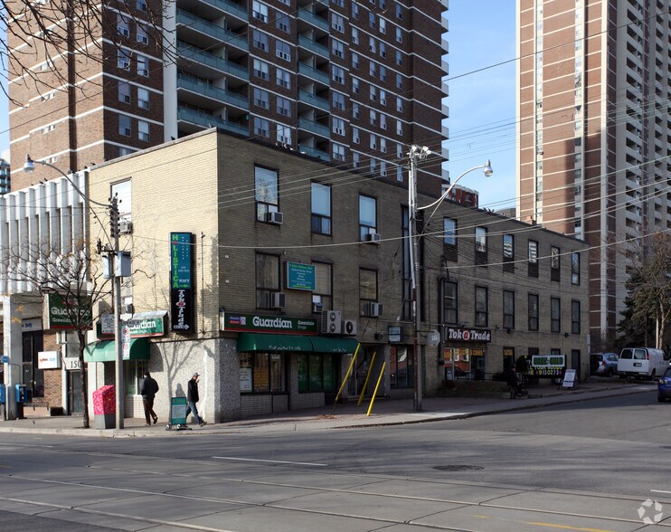 152 Carlton St, Toronto, ON à louer - Photo de l’immeuble – Image 2 sur 5