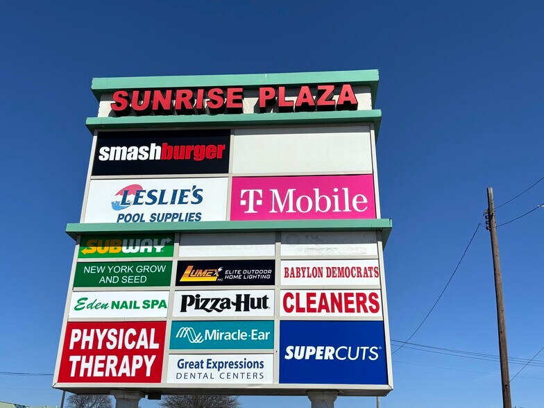 36-84 E Sunrise Hwy, Lindenhurst, NY à louer - Photo de l’immeuble – Image 3 sur 8