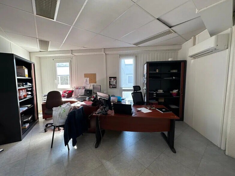 Bureau dans Gémenos à vendre - Photo de l’immeuble – Image 3 sur 7
