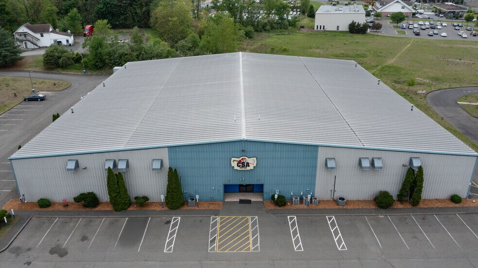 32 Still River Dr, New Milford, CT à vendre - Photo principale – Image 1 sur 7