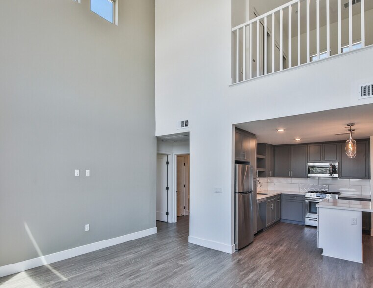 8115 Via Alta, Whittier, CA à vendre - Photo de l’immeuble – Image 2 sur 80