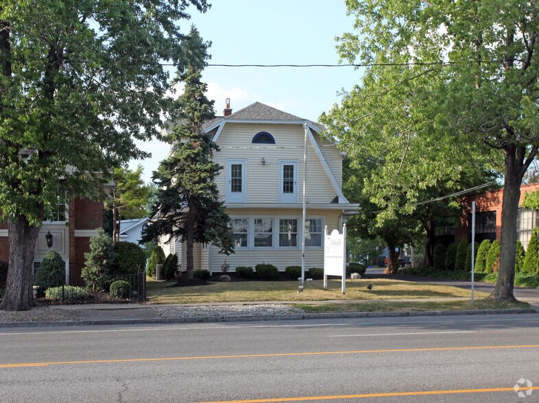 5684 Main St, Williamsville, NY à vendre - Photo principale – Image 1 sur 18