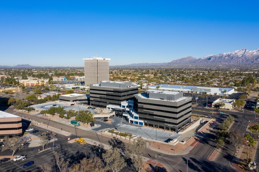 5255-5285 E Williams Cir, Tucson, AZ à louer - Aérien – Image 2 sur 6