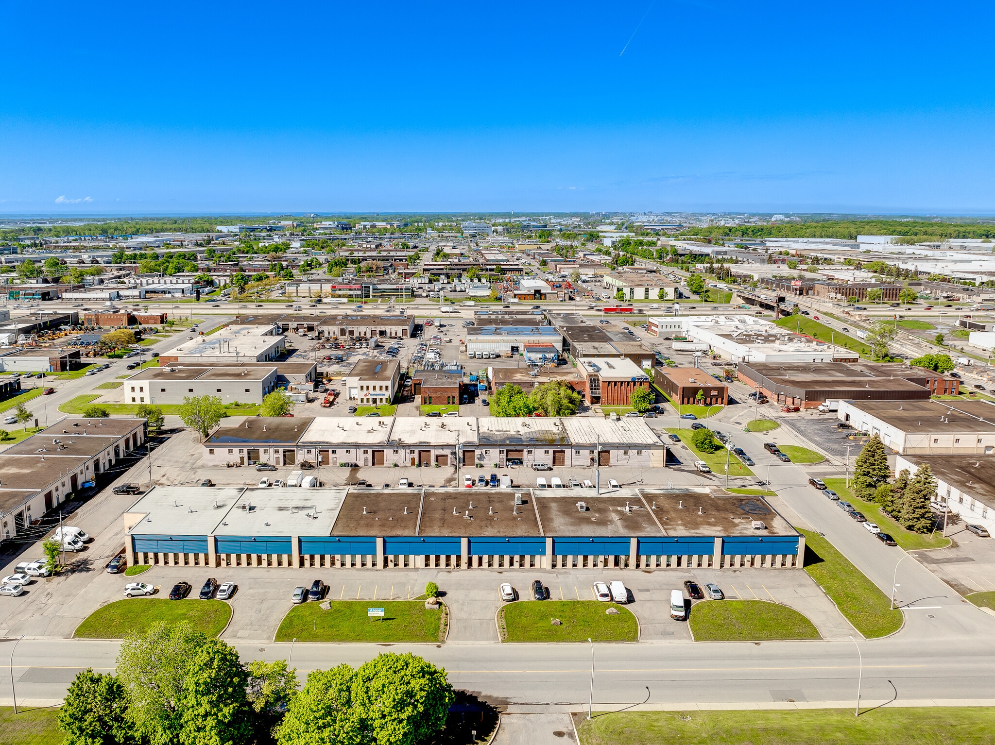 2970-3090 Rue Brabant-Marineau, Montréal, QC à louer Photo principale– Image 1 sur 12
