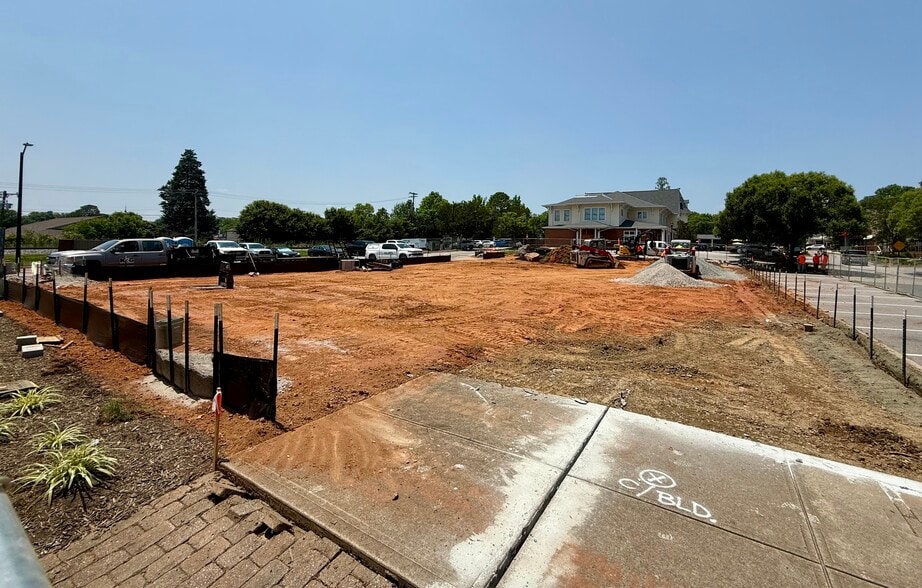 126 Matthews Station St, Matthews, NC à louer - Photo de l’immeuble – Image 3 sur 4