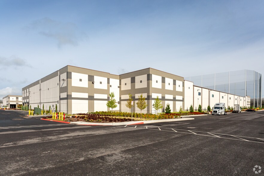 5615 NE Huffman St, Hillsboro, OR à louer - Photo de l’immeuble – Image 2 sur 3