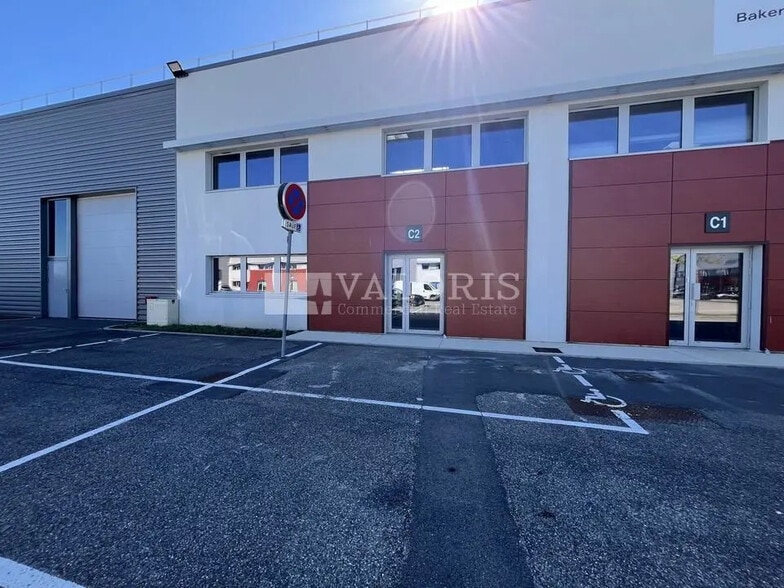 50 Rue Jean Zay, Saint-Priest à louer - Photo de l’immeuble – Image 3 sur 12
