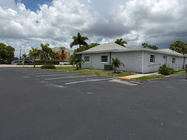 4811 Del Prado Blvd S, Cape Coral, FL à louer - Photo de l’immeuble – Image 3 sur 11