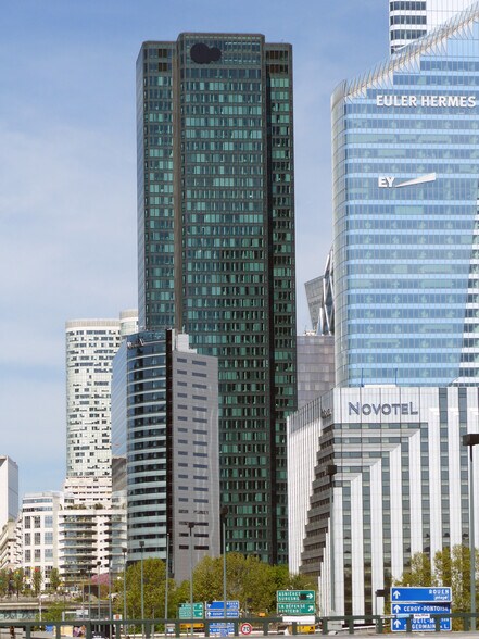 Bureau dans Courbevoie à louer - Photo de l’immeuble – Image 3 sur 40