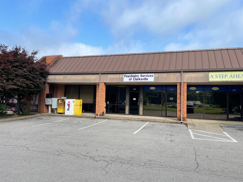 209-243 Dover Rd, Clarksville, TN à louer - Photo de l’immeuble – Image 1 sur 3