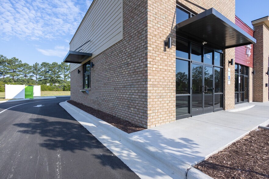 241 Easy St, Greenville, NC à louer - Photo de l’immeuble – Image 2 sur 6