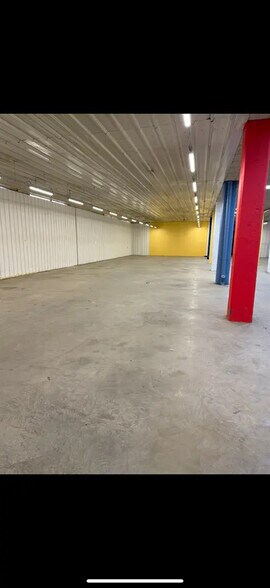 Local commercial dans Bobigny à louer - Photo de l’immeuble – Image 3 sur 7