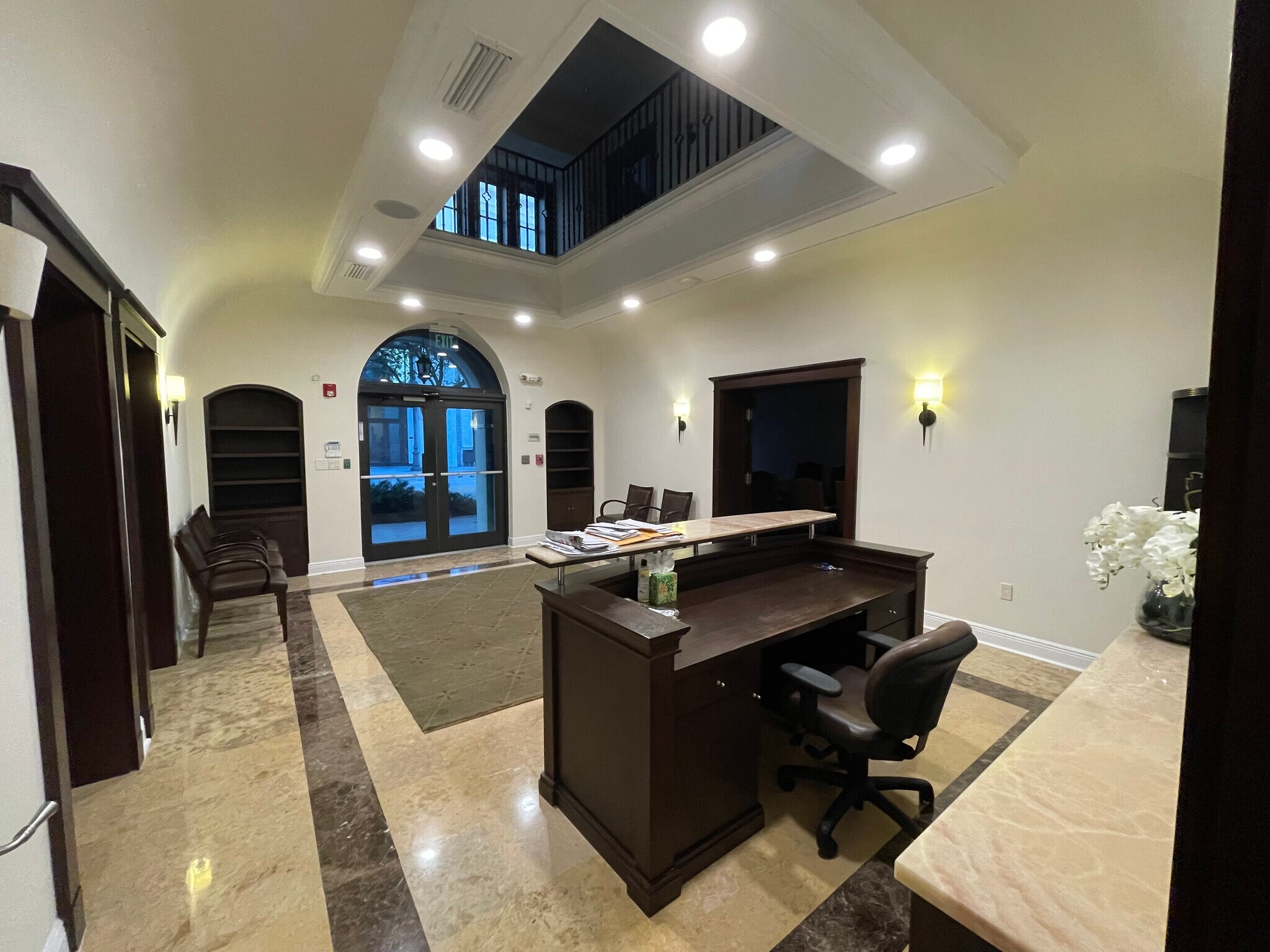 133 Sevilla Ave, Coral Gables, FL à louer Photo de l’immeuble– Image 1 sur 37