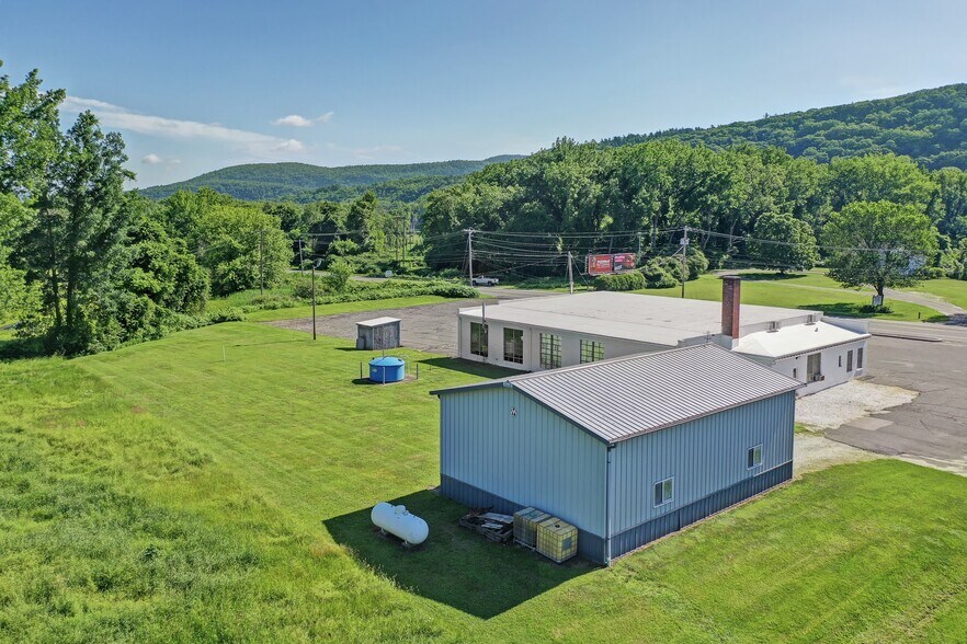 1955 N Main St, Sheffield, MA à vendre - Photo de l’immeuble – Image 3 sur 28